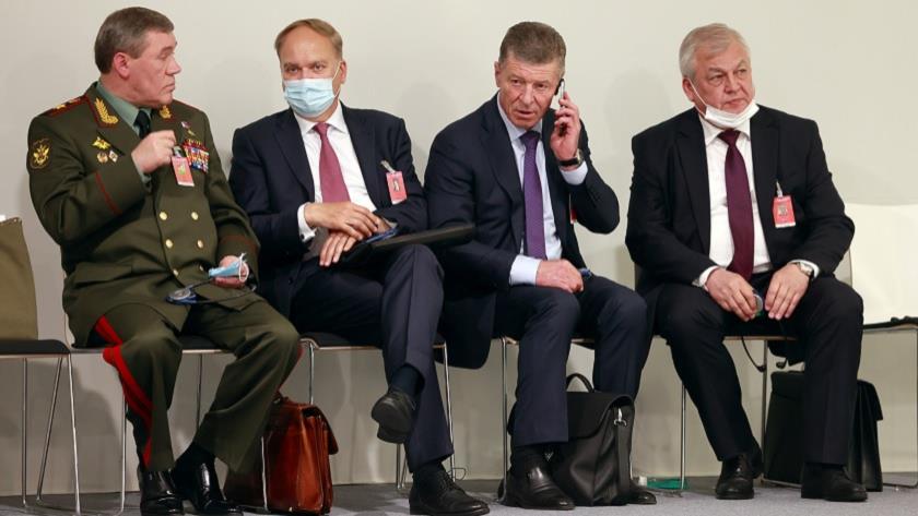 Iranpress: US orders 24 Russian diplomats to leave by September 3