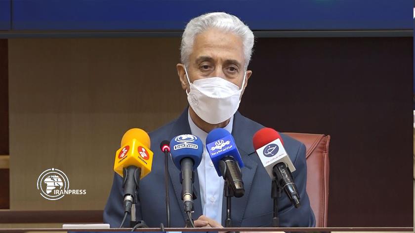 Iranpress: Iran honors 17 top university professors