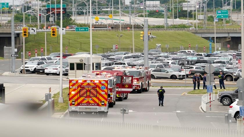 Iranpress: Police officer, suspect are dead after gun shots outside Pentagon