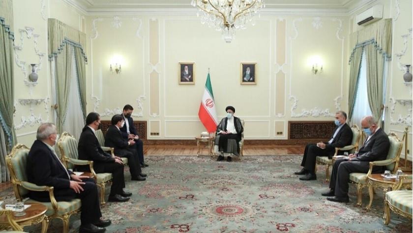 Iranpress: Youth revolutionary ethos, strengthens national independence