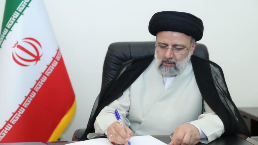Iranpress: President Raisi congratulates Sajjad Ganjzadeh on his Olympic Gold Medal