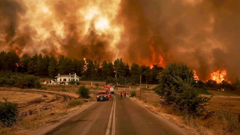 Iranpress: Iran sympathizes with Greece over spread of wildfires