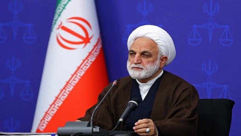 Iranpress: Iranians abroad not prohibited from returning to country