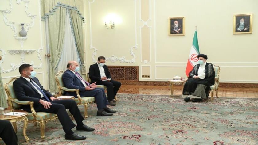 Iranpress: Iraqi FM meets with Raisi