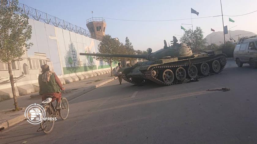 Iranpress: Afghan people leave at night; Taliban patrols in Kabul 
