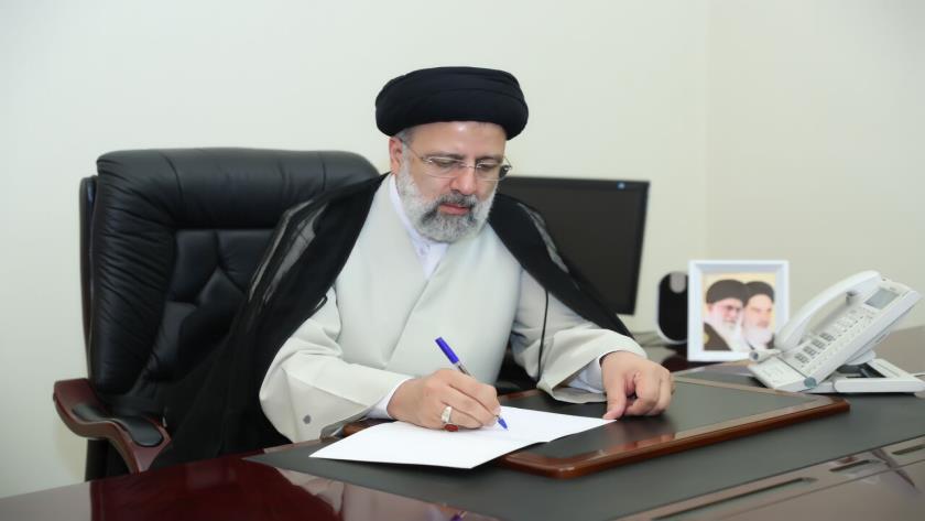 Iranpress: Veterans of war honor of Iranian nation