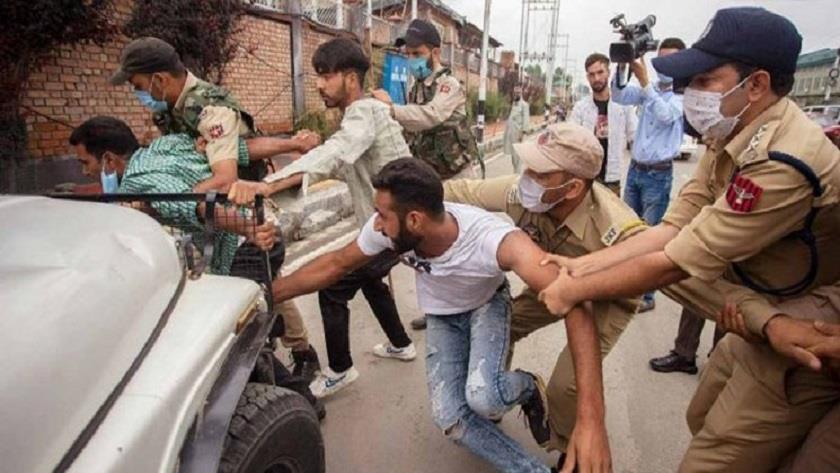 Iranpress: Indian security forces attack Muharram mourners in Kashmir