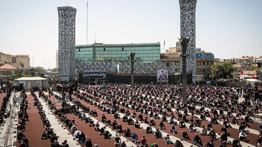 Iranpress: Iranians mourn martyrdom of Imam Hussein (AS) in Ashura Day