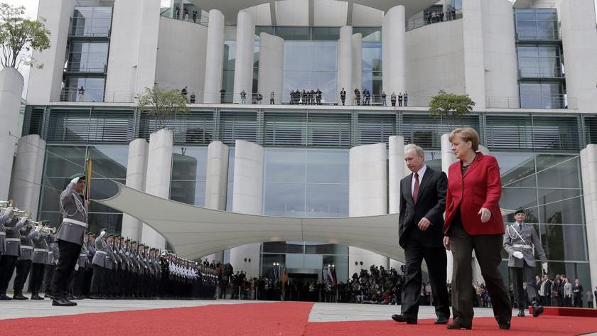 Iranpress: Merkel, Putin to hold talks in Moscow