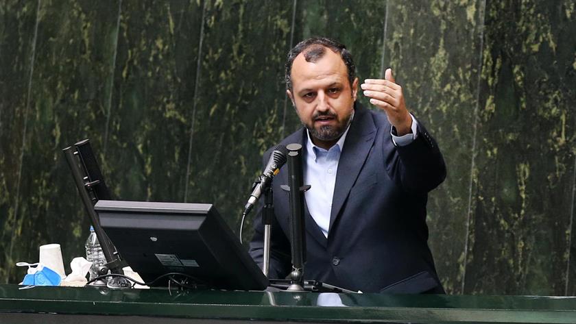 Iranpress: Economy Ministry at forefront of economic war and sanction