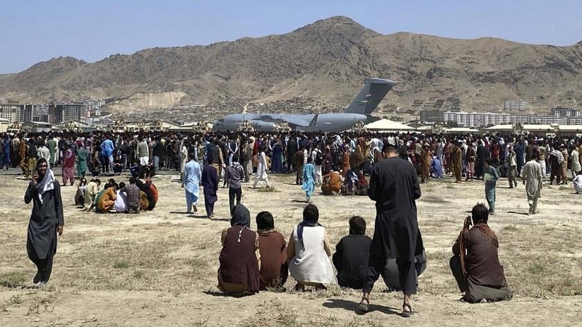 Iranpress: Chaos continues at Kabul airport in Afghanistan