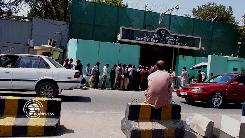 Iranpress: Afghan people gather in front of embassies to leave country