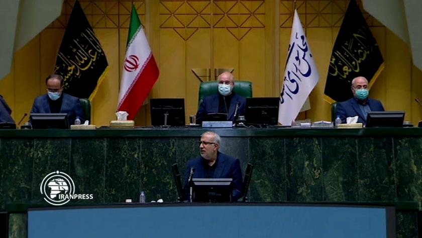 Iranpress: Oil industry at forefront of economic war amid sanctions