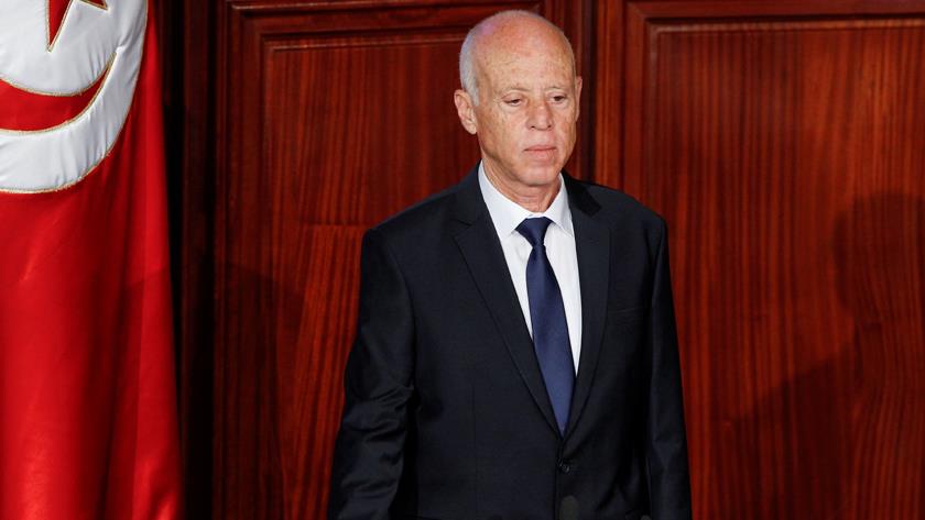 Iranpress: Tunisian president has banned 50 officials from leaving country