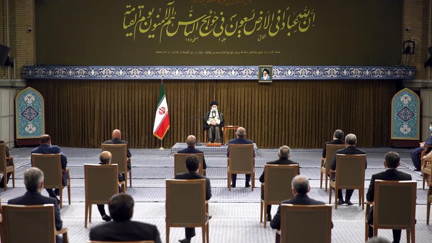 Iranpress: Leader advises Raisi administration to serve nation by all means 