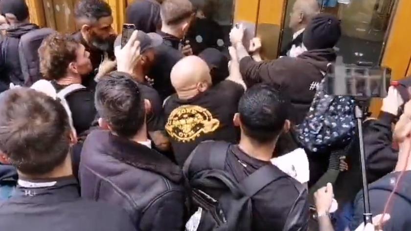 Iranpress: Demonstrators in London attack a health center