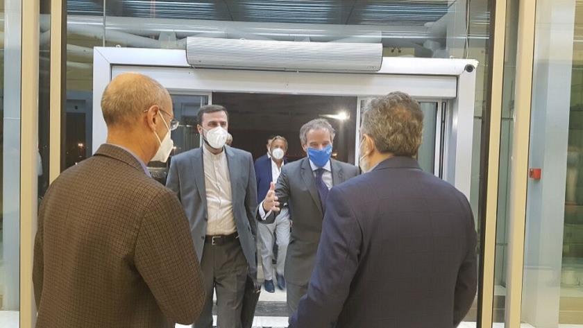 Iranpress: IAEA director general arrives in Tehran