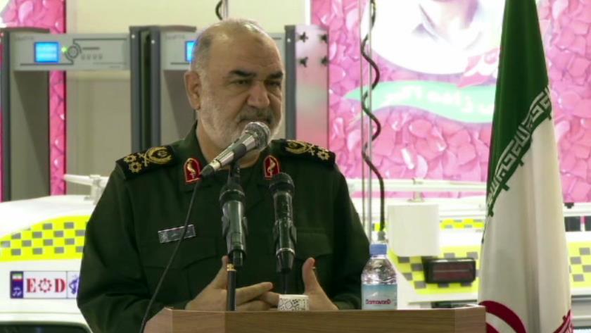 Iranpress: Defence industry; driving force of industry, technology: Maj. Gen. Salami