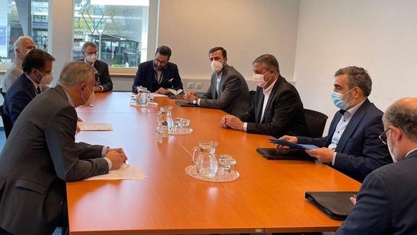 Iranpress: Iran, Germany consult on bilateral relations, JCPOA