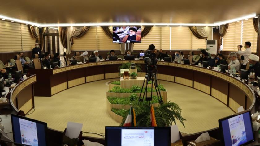 Iranpress: Religious activists of Afghan refugees honored