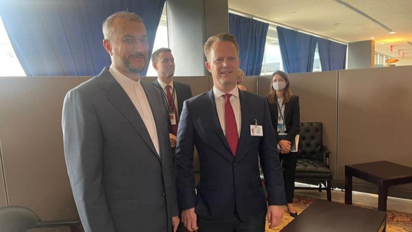 Iranpress: Iran, Denmark review bilateral ties in New York