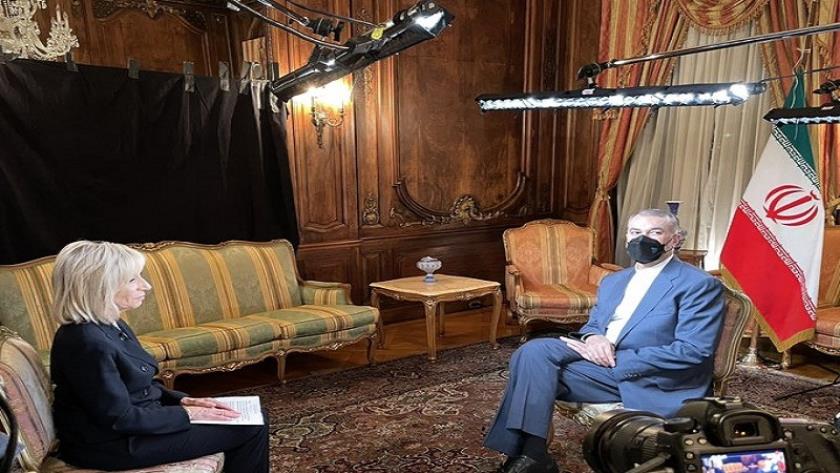 Iranpress: US sends negative sign by keeping sanctions on Tehran