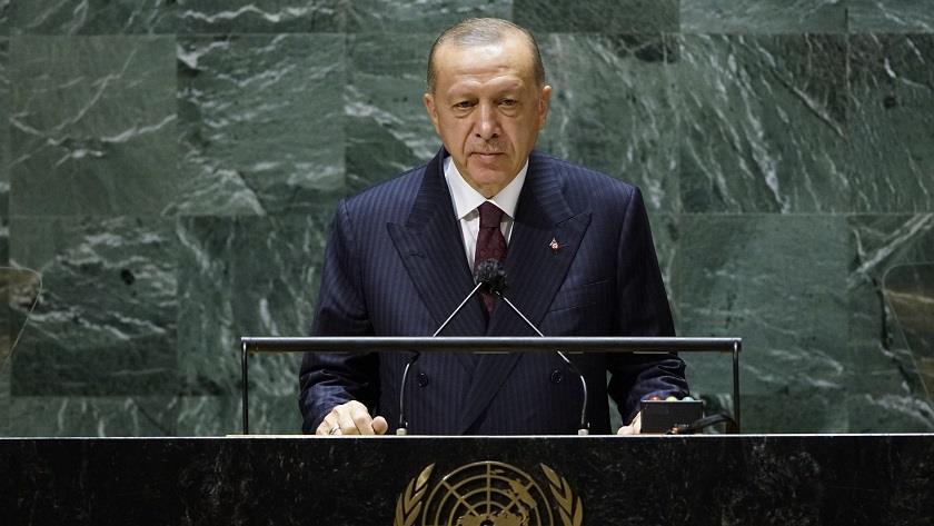 Iranpress: Erdogan says Turkey intends to buy more Russian defence systems