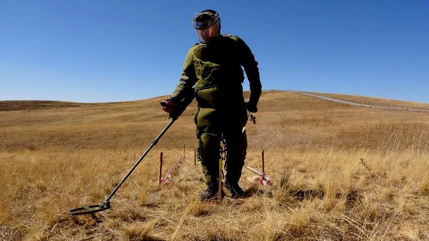 Iranpress: Iran-Turkey Borderlands to be demined