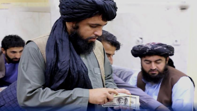 Iranpress: Afghan central bank drained dollar stockpile before Kabul fell