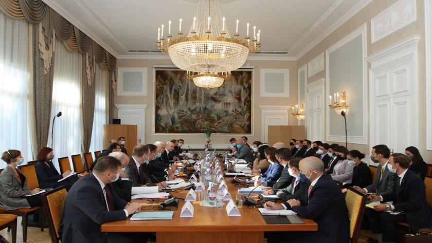 Iranpress: US, Russia agree to continue arms control and strategic talks