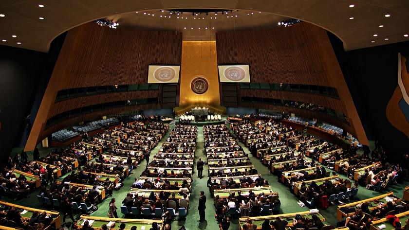Iranpress: Sanctions deprive Iran from accessing COVID vaccine at right time