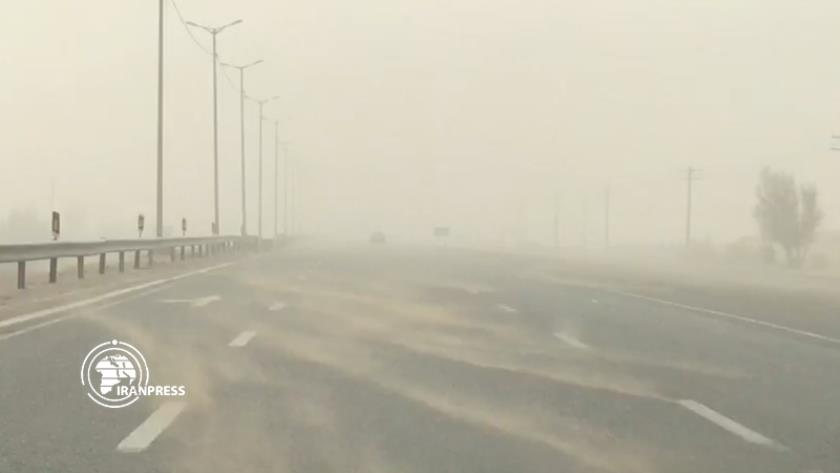 Iranpress: Tropical storm raging in southern Sistan and Baluchestan 