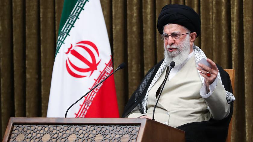 Iranpress: Leader: Regional issues must be resolved without foreign intervention
