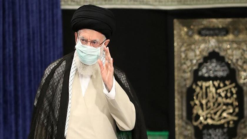 Iranpress: Leader attends Imam Reza