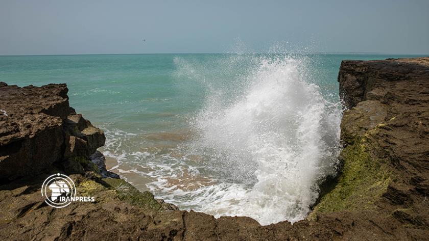 Iranpress: Pozm Tiyab; eye-cathing view in Makran beaches