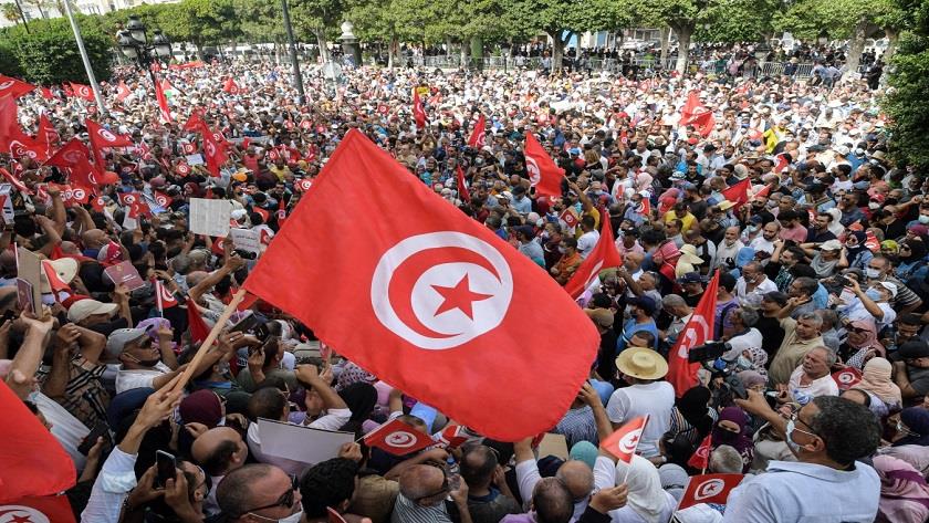 Iranpress: Thousands of Tunisians rally against President Saied