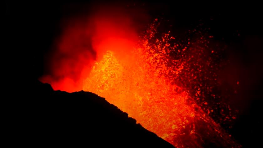 Iranpress: La Palma volcanic eruption intensifies, about 6000 evacuated