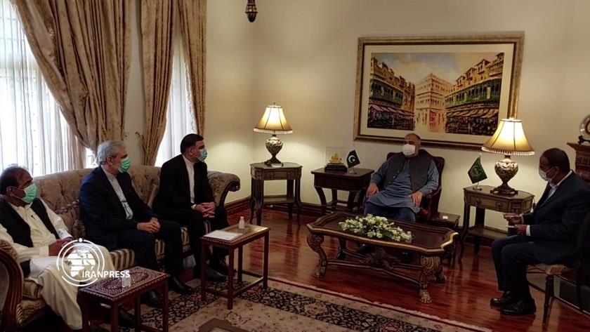 Iranpress: Iran, Pakistan stress strengthening economic, trade cooperation 