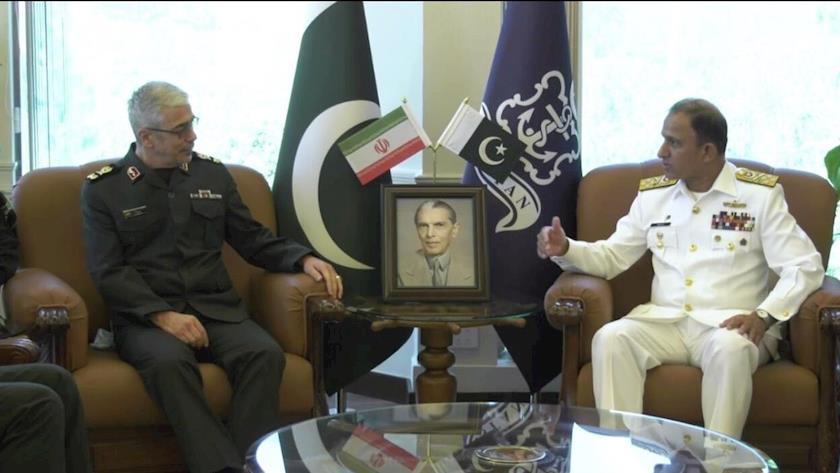 Iranpress: Iran, Pakistan officials meet, confer to discuss issues of mutual interest