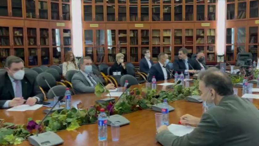 Iranpress: Iran, Russia examine obstacles to development of economic relations