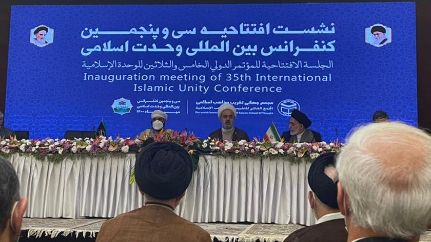 Iranpress: US policy, crucial factor of division in Islamic Ummah: Iranian cleric