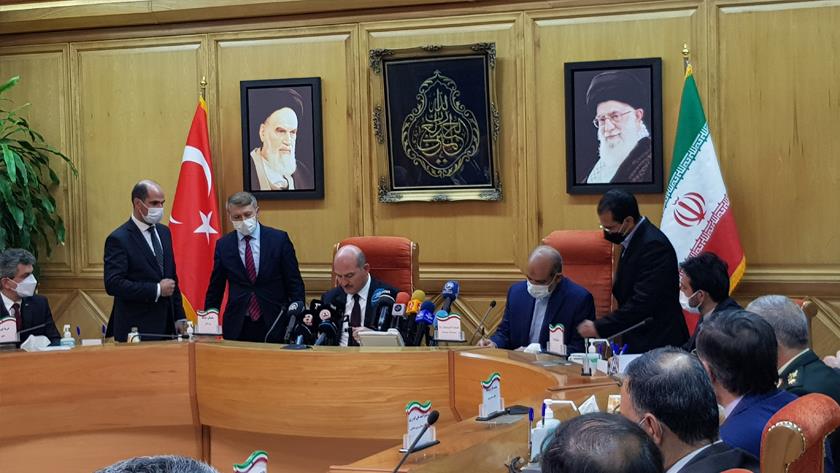 Iranpress: Iran, Turkey sign MoU on security