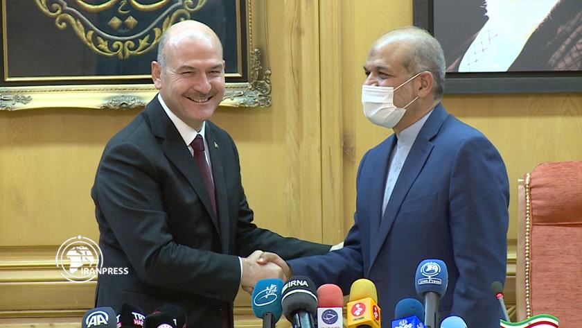 Iranpress: Iran, Turkey stress joint efforts to fight terrorism