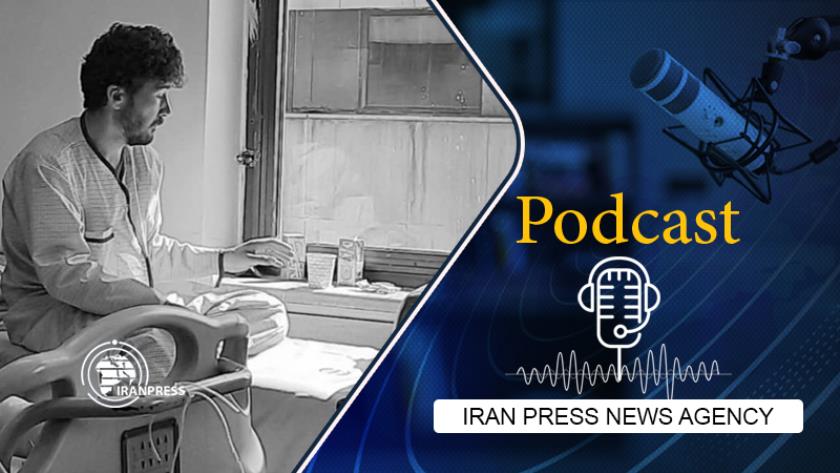 Iranpress: Iranians, alongside injured Afghans from Kandahar blast