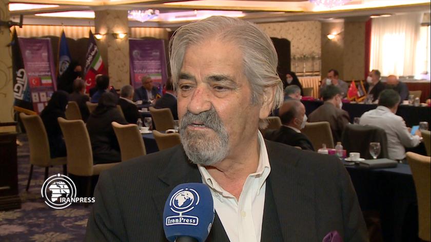 Iranpress: Iran must prioritize trade with neighboring countries: Official
