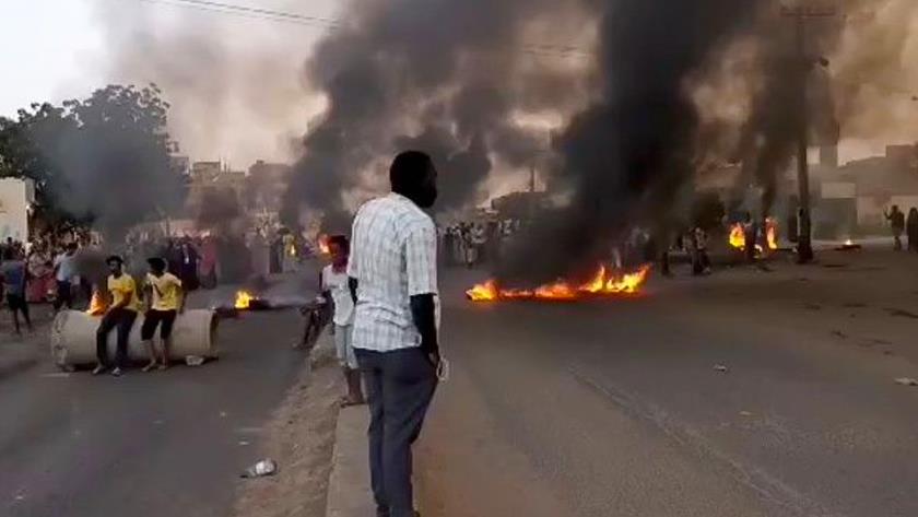 Iranpress: Ministers, party leaders detained in apparent coup in Sudan, sources say