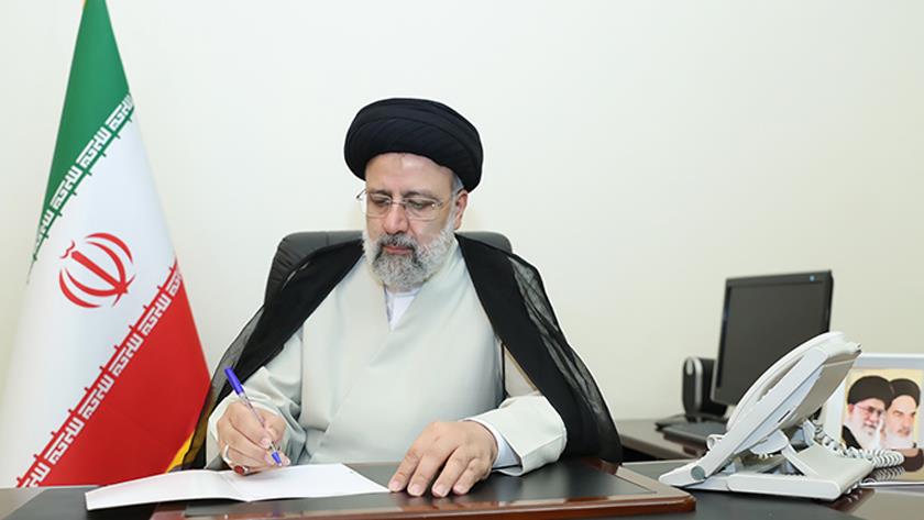 Iranpress: President congratulated Republic of Turkey on national day