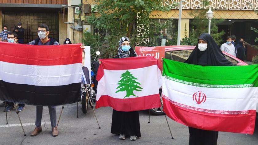 Iranpress: ​​​​​​​Iranian students gather in support of Lebanese Info. Minister  