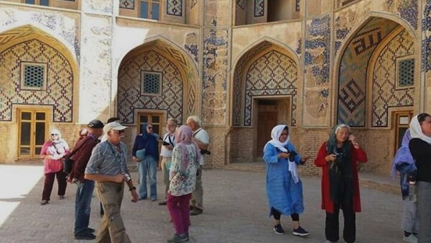 Iranpress: First Russian FamTour arrives in Iran