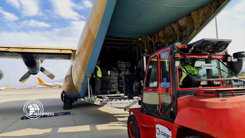 Iranpress: Iran continues sending aid to people of Afghanistan